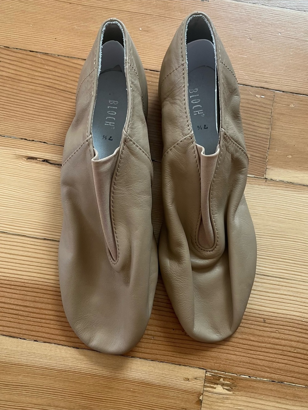 Bloch split sole dance ballet shoes with small heel